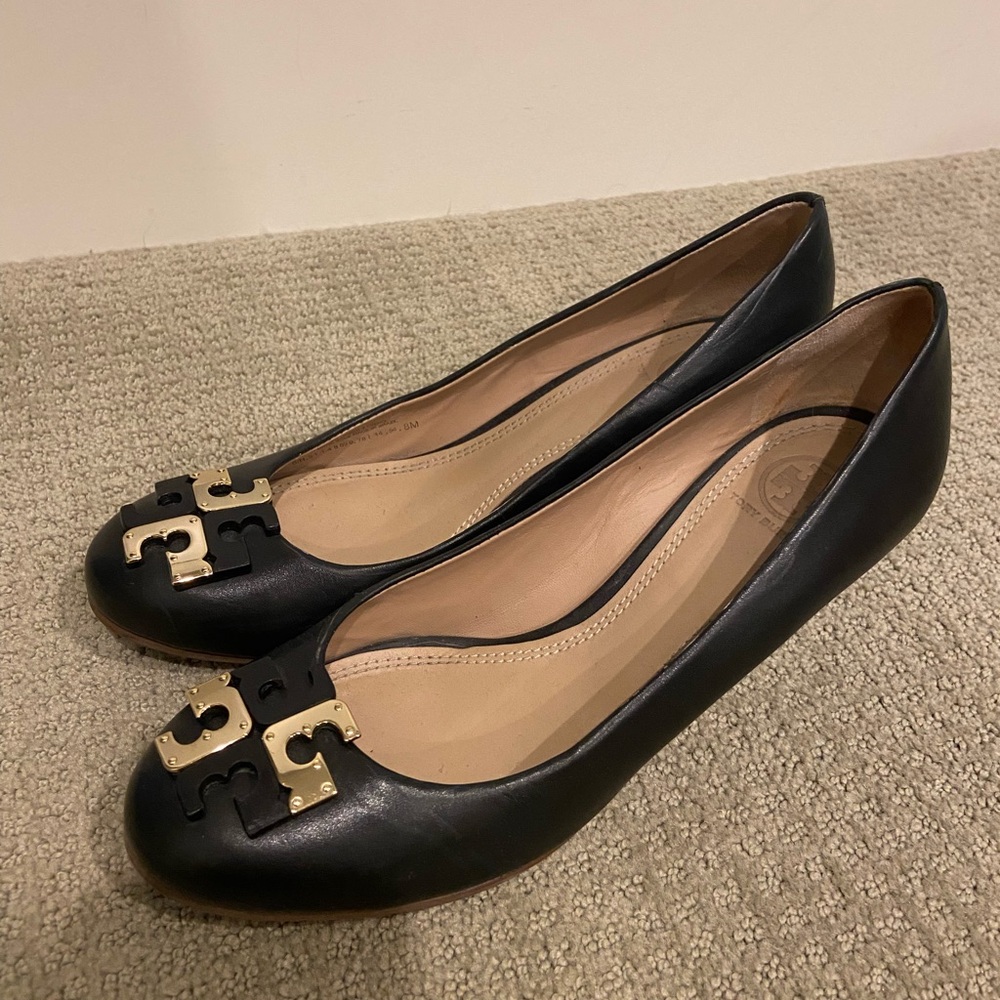Dark navy blue Tory Burch round toe wedges.